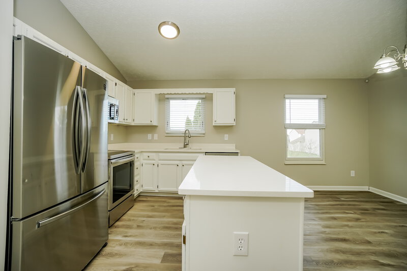 2,095/Mo, 20 W Fieldstone Etna, OH 43062 Kitchen View