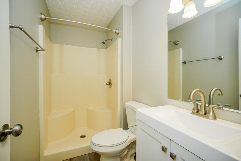 2,095/Mo, 20 W Fieldstone Etna, OH 43062 Bathroom View