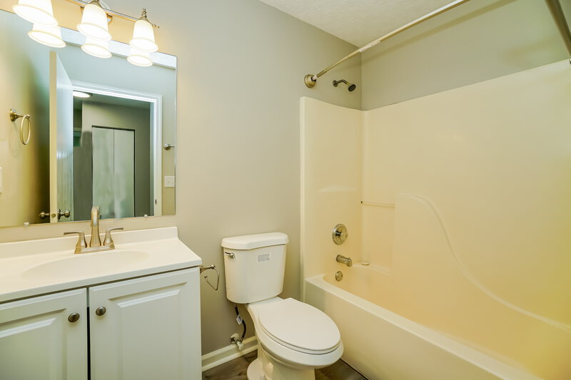 2,095/Mo, 20 W Fieldstone Etna, OH 43062 Bathroom View 2