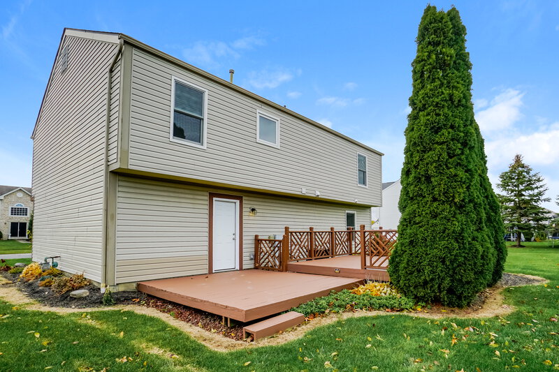 2,095/Mo, 20 W Fieldstone Etna, OH 43062 Rear View