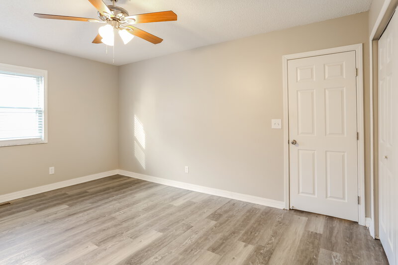 2,135/Mo, 5815 Meadowhurst Way Dublin, OH 43017 Main Bedroom View 2