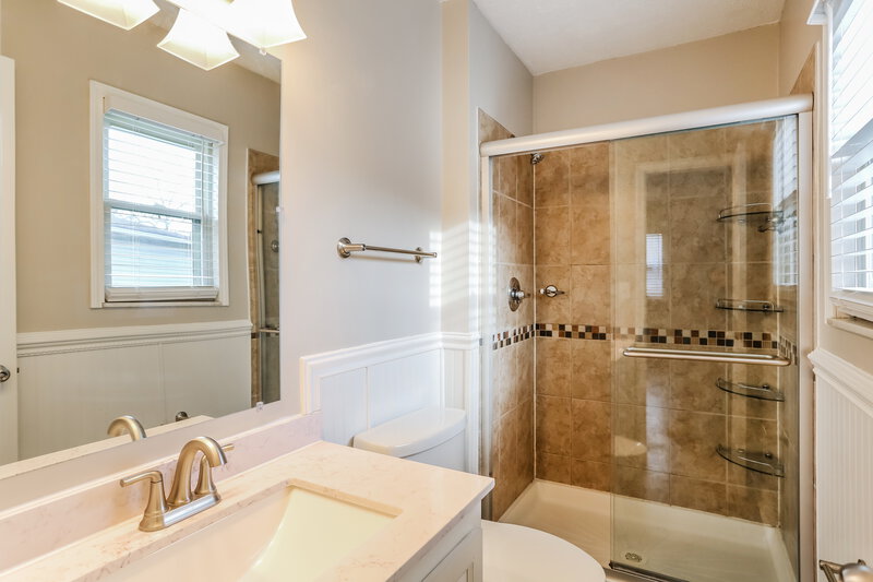 2,135/Mo, 5815 Meadowhurst Way Dublin, OH 43017 Main Bathroom View