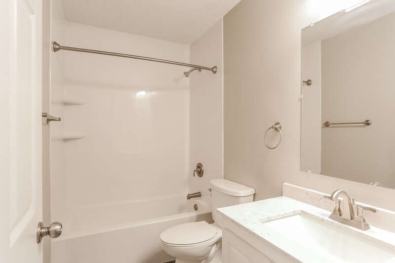 2,135/Mo, 5815 Meadowhurst Way Dublin, OH 43017 Bathroom View