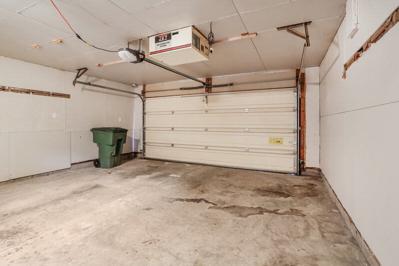 2,135/Mo, 5815 Meadowhurst Way Dublin, OH 43017 Garage View