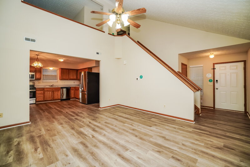 1,810/Mo, 6150 Kensington Glen Dr Canal Winchester, OH 43110 Living Room View 2