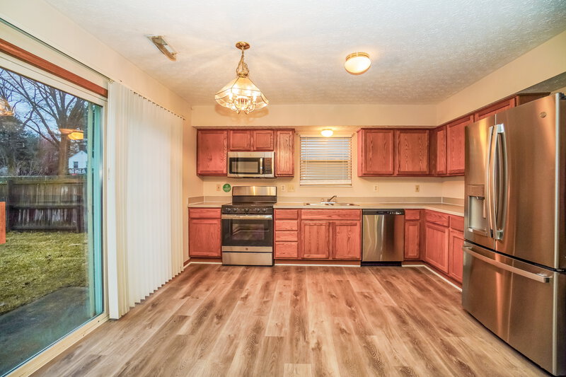 1,810/Mo, 6150 Kensington Glen Dr Canal Winchester, OH 43110 Kitchen View 2