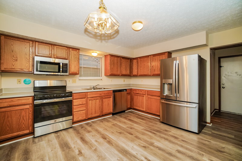 1,810/Mo, 6150 Kensington Glen Dr Canal Winchester, OH 43110 Kitchen View 3