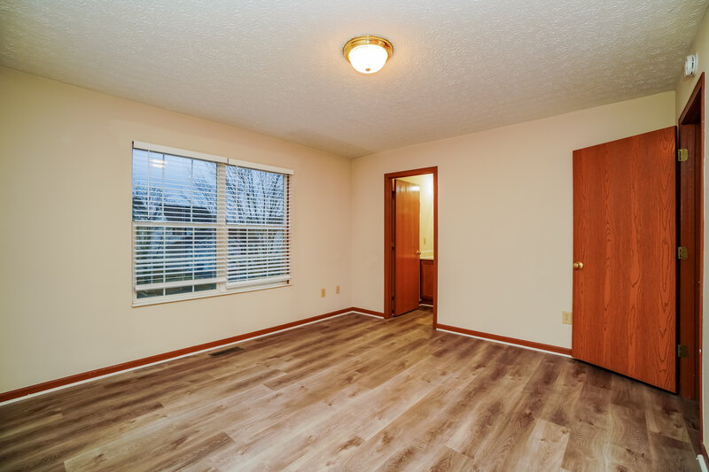 1,810/Mo, 6150 Kensington Glen Dr Canal Winchester, OH 43110 Main Bedroom View 2