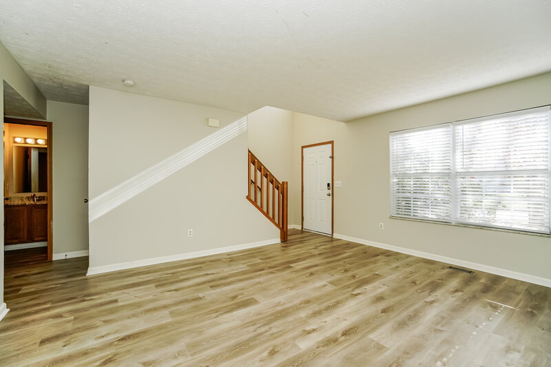 1,915/Mo, 4842 Elmont Pl Groveport, OH 43125 Living Room View 2