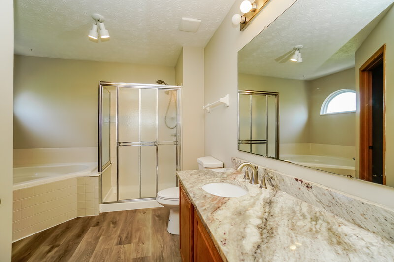 1,915/Mo, 4842 Elmont Pl Groveport, OH 43125 Main Bathroom View