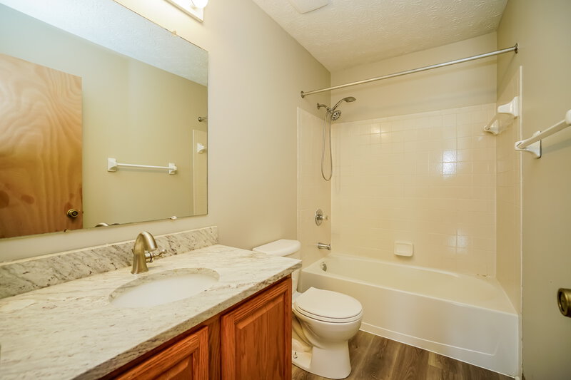 1,915/Mo, 4842 Elmont Pl Groveport, OH 43125 Bathroom View