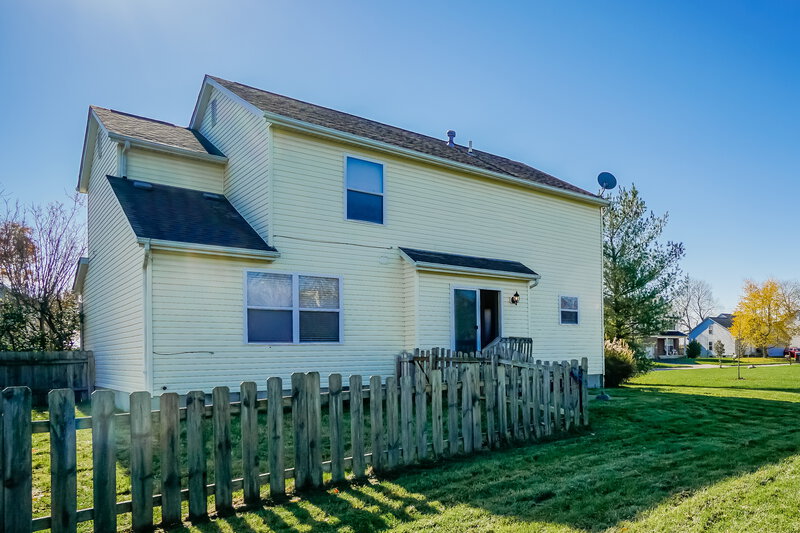 1,915/Mo, 4842 Elmont Pl Groveport, OH 43125 Rear View