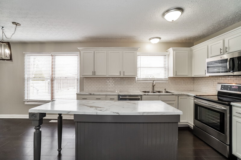 2,495/Mo, 1071 Tenagra Way Columbus, OH 43228 Kitchen View