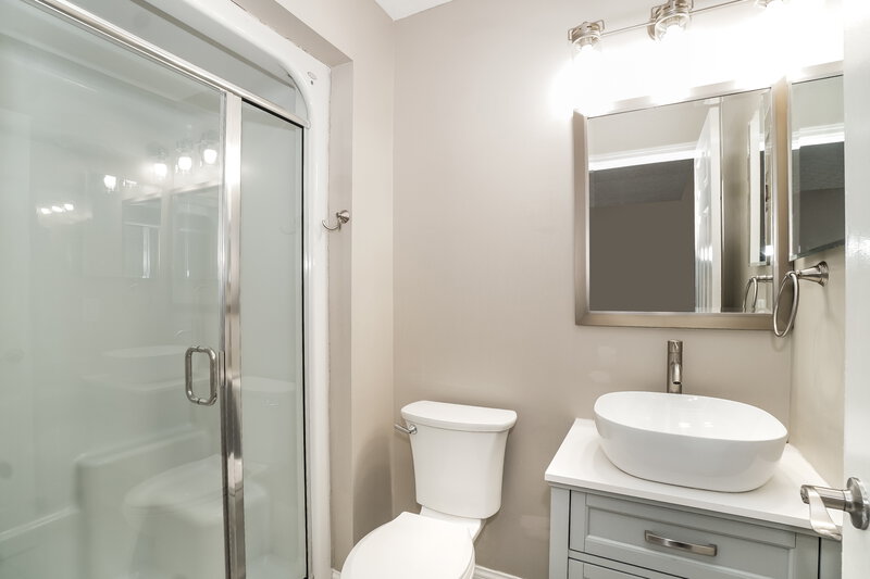 2,495/Mo, 1071 Tenagra Way Columbus, OH 43228 Main Bathroom View