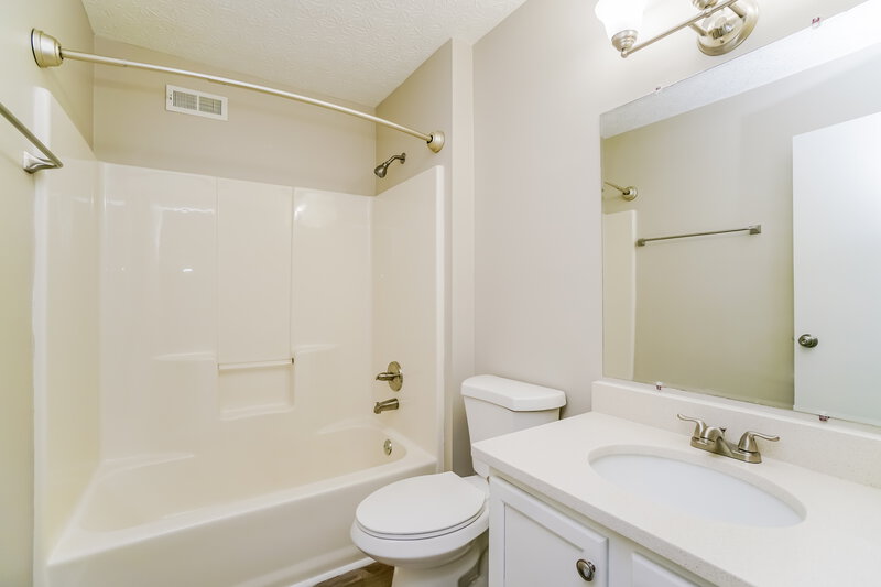 2,235/Mo, 1940 Vandalia Ct Columbus, OH 43223 Bathroom View