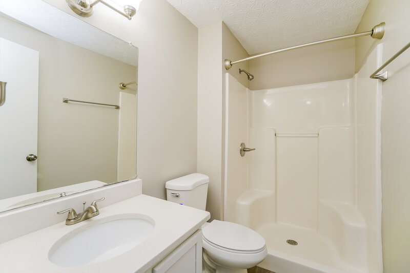 2,235/Mo, 1940 Vandalia Ct Columbus, OH 43223 Bathroom View 2