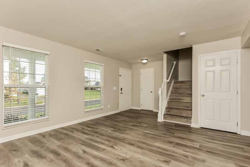1,915/Mo, 4435 Resaca Dr Grove City, OH 43123 Living Room View 2