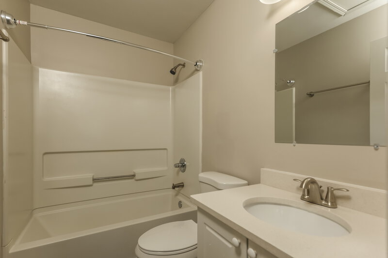 1,915/Mo, 4435 Resaca Dr Grove City, OH 43123 Bathroom View