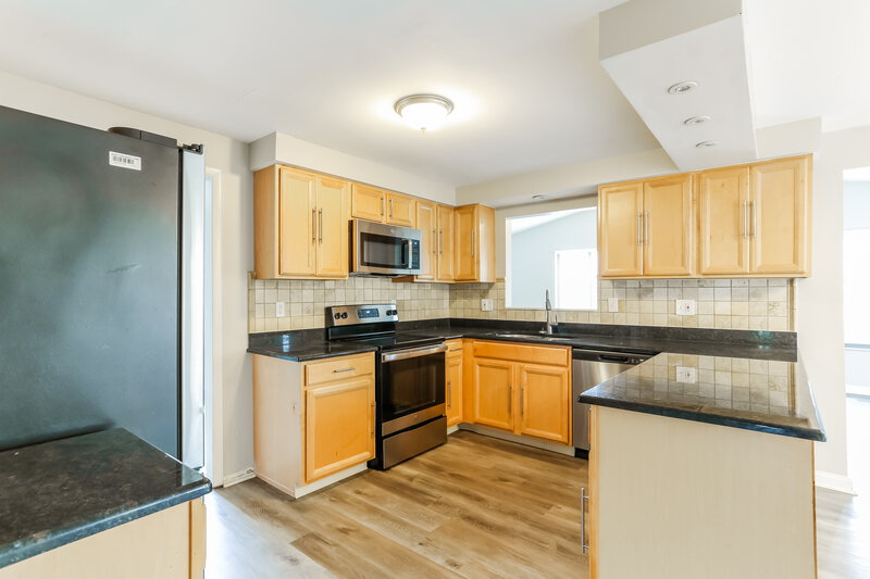 2,570/Mo, 12143 Twincreek Dr NW Pickerington, OH 43147 Kitchen View