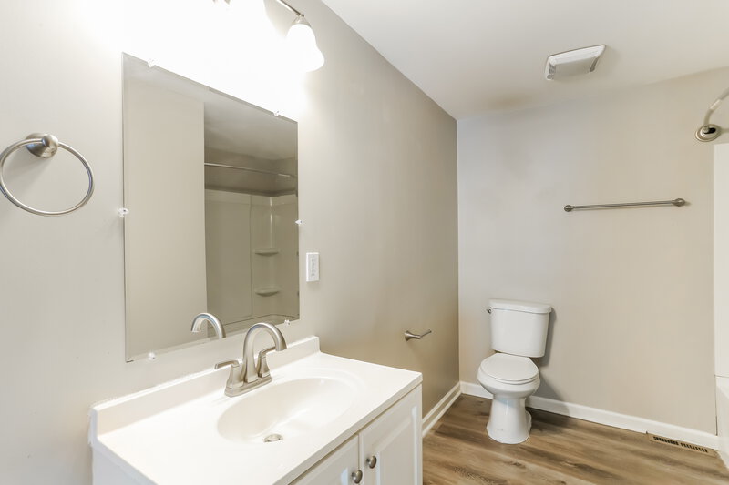 2,570/Mo, 12143 Twincreek Dr NW Pickerington, OH 43147 Main Bathroom View