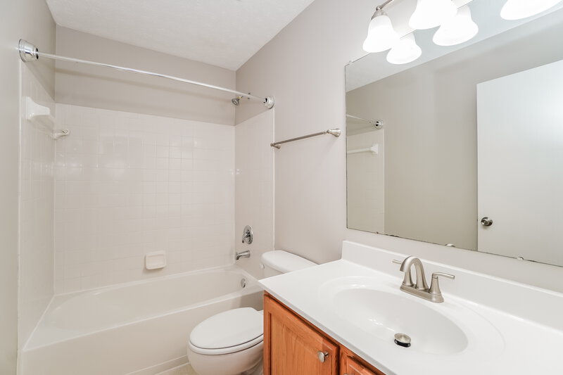 3,490/Mo, 1561 Meadowlark Ln Marysville, OH 43040 Bathroom View