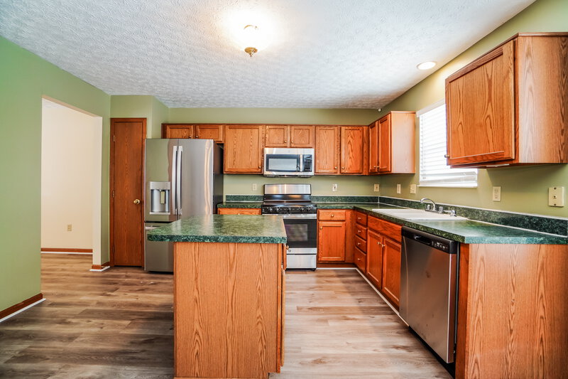 2,060/Mo, 6413 Fox Hill Dr Canal Winchester, OH 43110 Kitchen View 3
