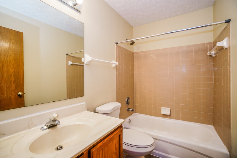 2,060/Mo, 6413 Fox Hill Dr Canal Winchester, OH 43110 Bathroom View
