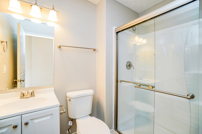 2,020/Mo, 8903 Ormiston Ct Reynoldsburg, OH 43068 Main Bathroom View