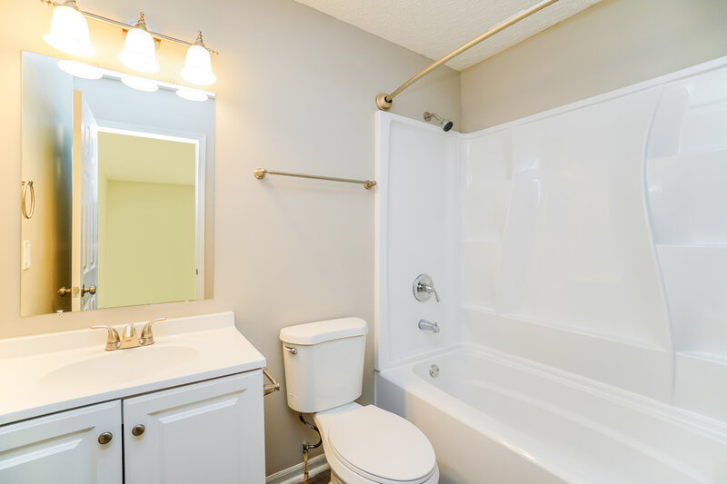 2,020/Mo, 8903 Ormiston Ct Reynoldsburg, OH 43068 Bathroom View