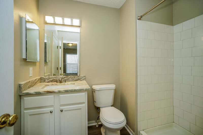 2,520/Mo, 1331 Faunsdale Dr, Columbus, OH 43228 Bathroom View