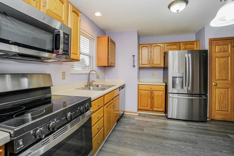 2,175/Mo, 415 Vanderbuilt St Pickerington, OH 43147 Kitchen View 2