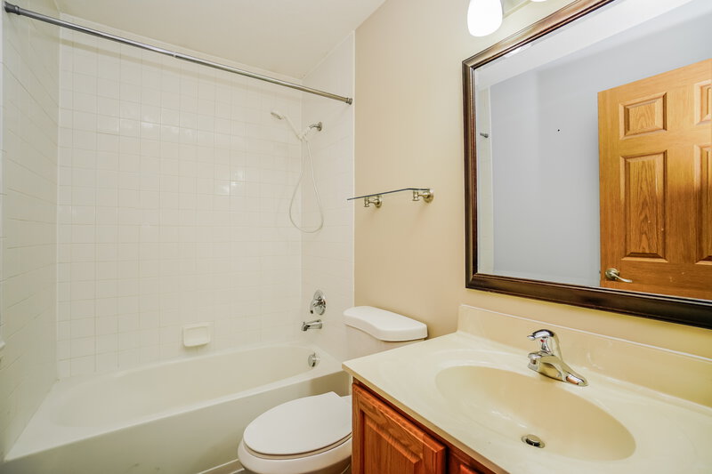 2,175/Mo, 415 Vanderbuilt St Pickerington, OH 43147 Bathroom View