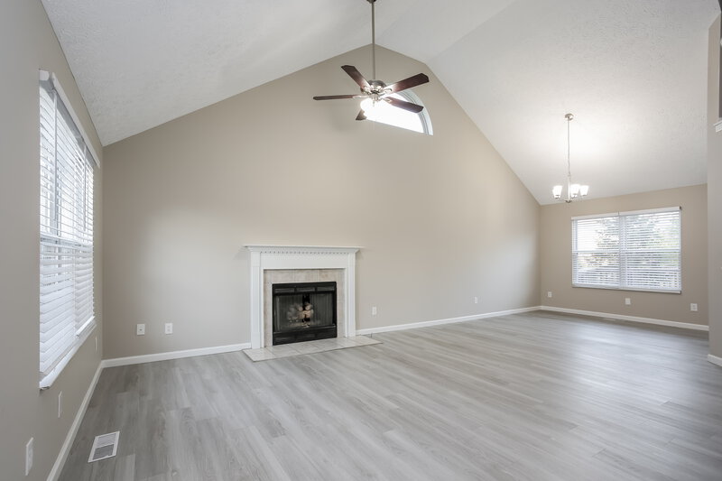 2,420/Mo, 5673 Silver Spurs Ln Galloway, OH 43119 Living Room View 2