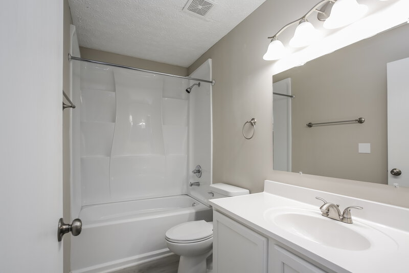 2,420/Mo, 5673 Silver Spurs Ln Galloway, OH 43119 Bathroom View