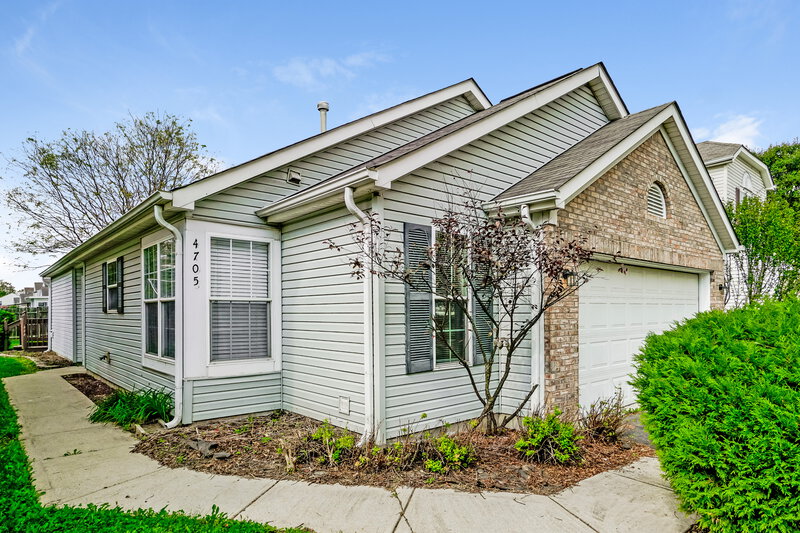 1,825/Mo, 4705 Heatherton Dr Columbus, OH 43229 Front View