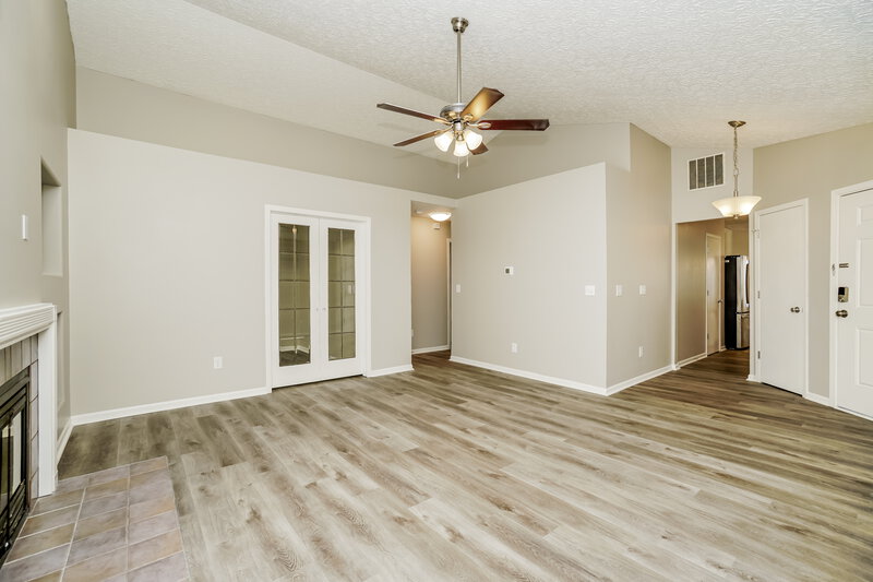 1,825/Mo, 4705 Heatherton Dr Columbus, OH 43229 Living Room View 2