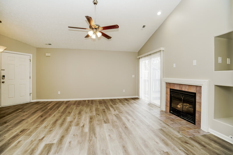 1,825/Mo, 4705 Heatherton Dr Columbus, OH 43229 Living Room View 3