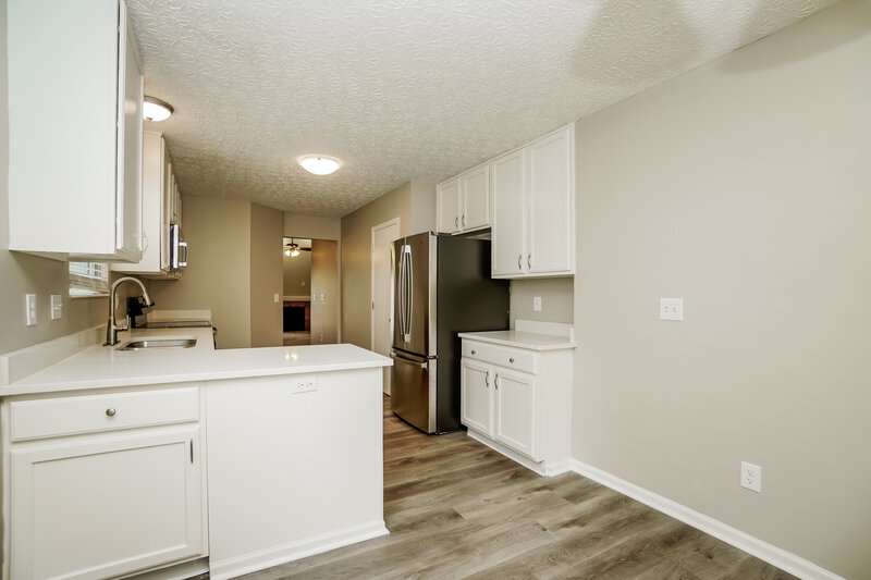 1,825/Mo, 4705 Heatherton Dr Columbus, OH 43229 Kitchen View