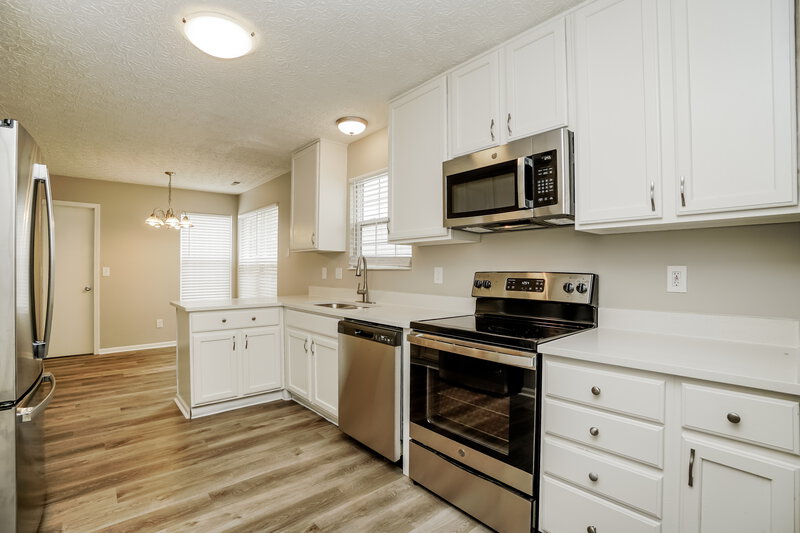 1,825/Mo, 4705 Heatherton Dr Columbus, OH 43229 Kitchen View 2