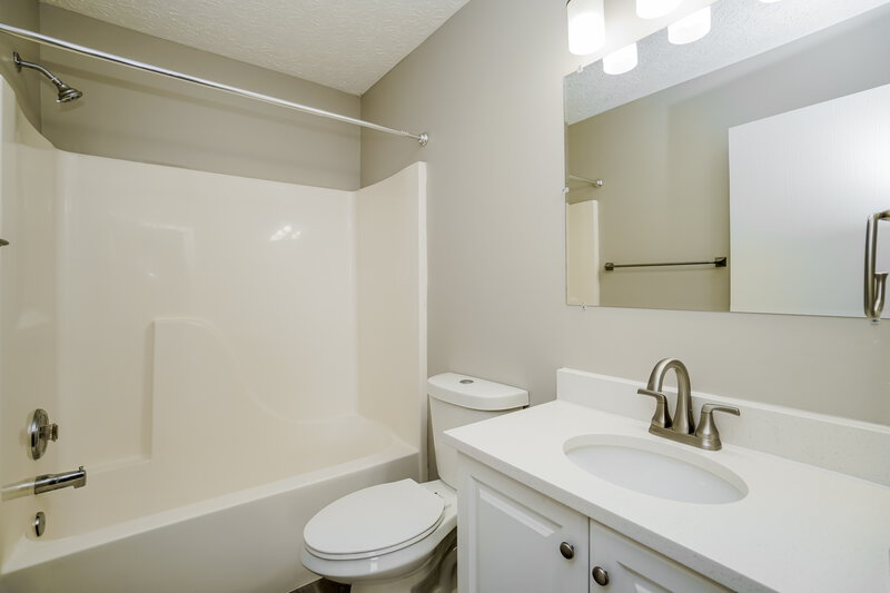1,825/Mo, 4705 Heatherton Dr Columbus, OH 43229 Bathroom View