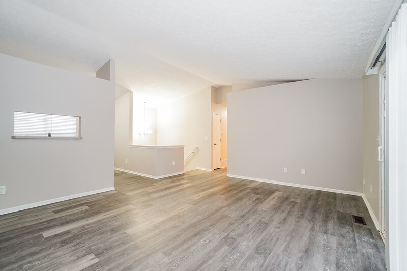 1,985/Mo, 5769 Sundial Dr Galloway, OH 43119 Living Room View 2