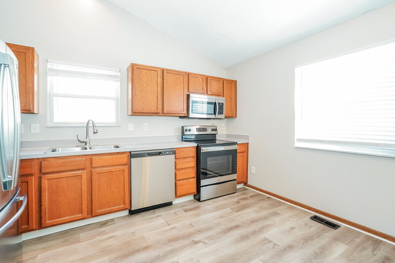 2,225/Mo, 3294 Bellowind Dr Reynoldsburg, OH 43068 Kitchen View 2