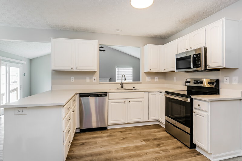2,345/Mo, 8582 Wildomar Ave Reynoldsburg, OH 43068 Kitchen View 2