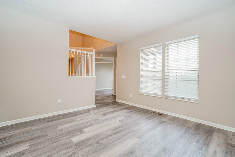 2,795/Mo, 925 Mahle Dr Reynoldsburg, OH 43068 Living Room View 2