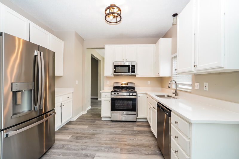 2,795/Mo, 925 Mahle Dr Reynoldsburg, OH 43068 Kitchen View