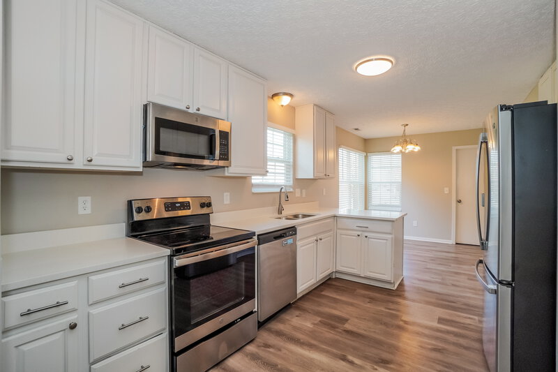 3,100/Mo, 4934 Allwood Dr Columbus, OH 43231 Dining Room View 2