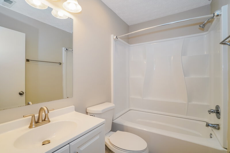 3,100/Mo, 4934 Allwood Dr Columbus, OH 43231 Main Bathroom View