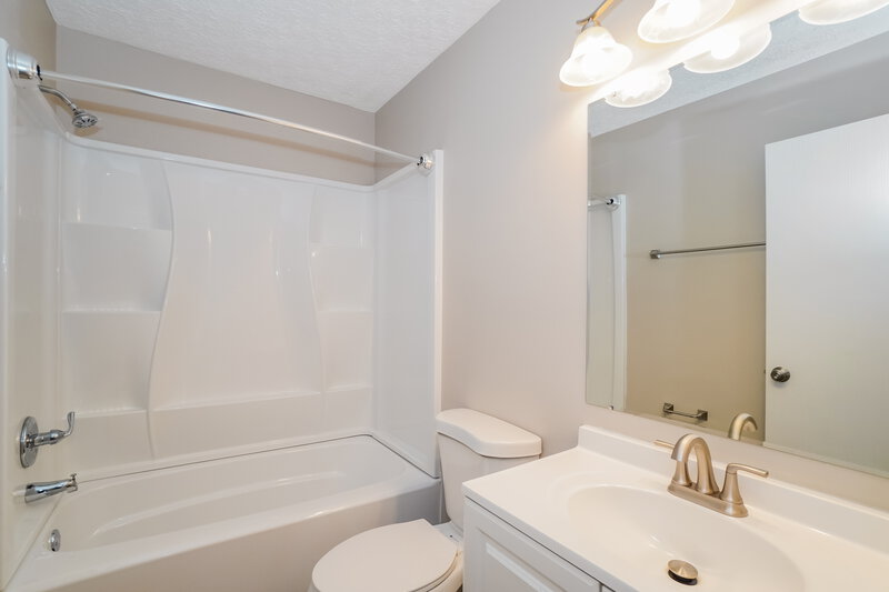 3,100/Mo, 4934 Allwood Dr Columbus, OH 43231 Bathroom View