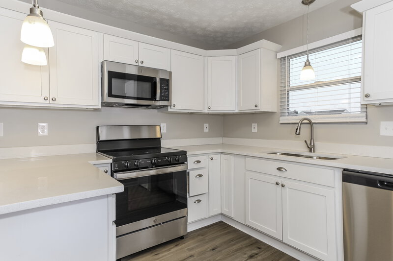2,025/Mo, 7767 Lupine Dr Blacklick, OH 43004 Kitchen View