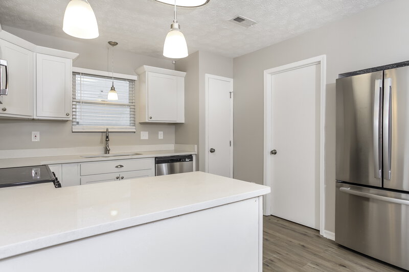 2,025/Mo, 7767 Lupine Dr Blacklick, OH 43004 Kitchen View 2